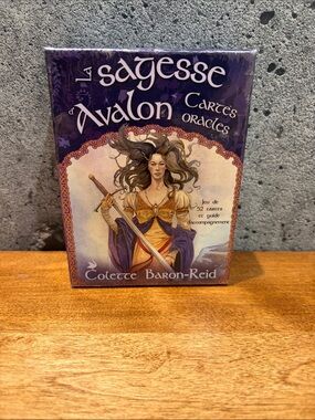 La Sagesse d'Avalon Oracle Cards - Purple Box